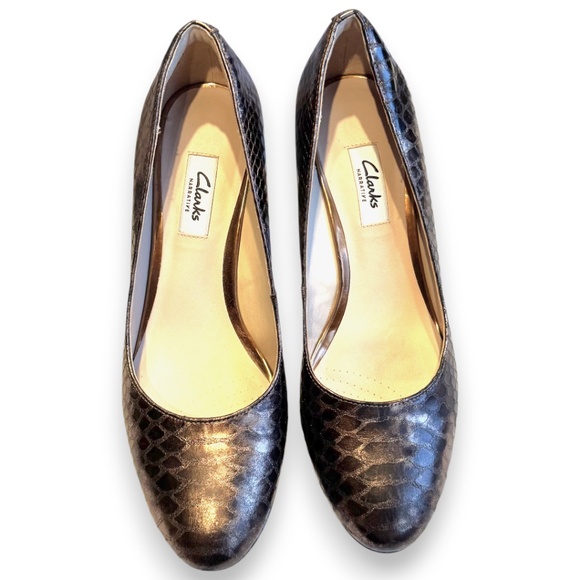 CLARKS Bronze textured leather platform pumps block heel size 8.5 - Picture 3 of 12